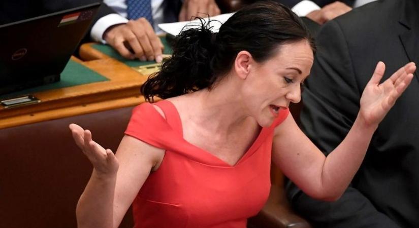 Szabó Tímea is visszalépett, sokadikként menekül a politikai halál elől a politikai öngyilkosságba