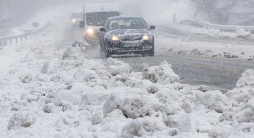 Itt az előrejelzés, brutális havazás rondíthat bele a húsvétba: nagyon megjárta, aki már lecserélte a téligumit az autóról