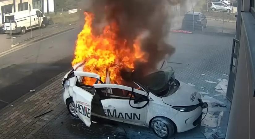Hova jutottunk? – már a tűzoltók is félnek az elektromos autóktól