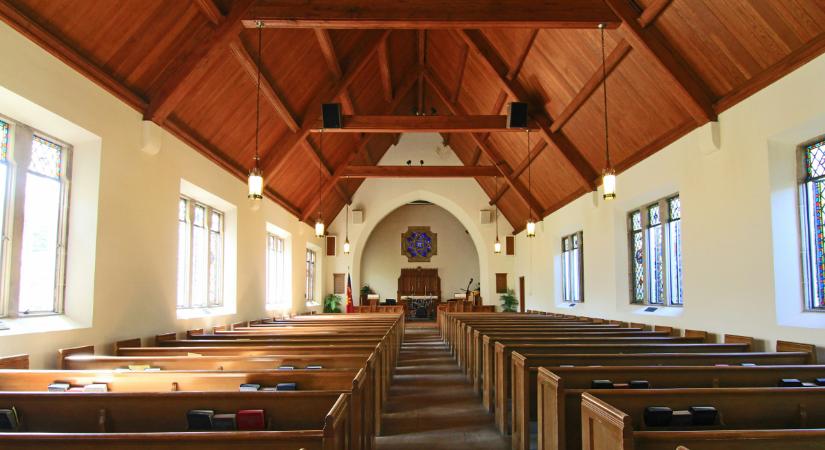 Sátáni rituálé az oltárnál: Jégvágóval a fejében találták meg a gyönyörű, imádkozó menyasszonyt