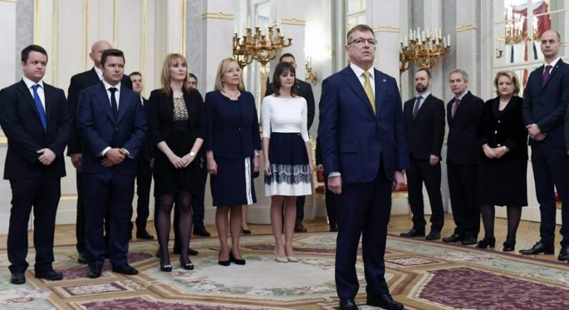 444: Matolcsy Ádám a vagyontárgyait Dubajba szállíttatja, ahová már a volt jegybankelnök is átette a központját