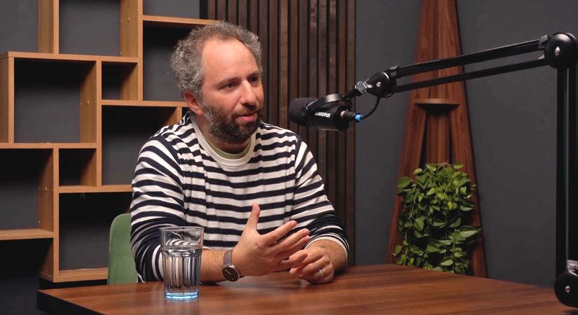 „A pofonnak olyan következményei vannak, amit nem akarhat a szülő” – Szél Dávid gyerekpszichológus az APA! podcastban