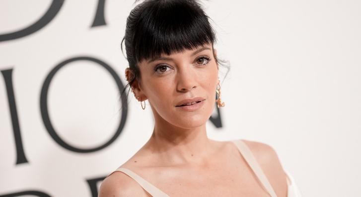 Megmutatta tökéletes alakját, Lily Allen fehérneműben robbantotta fel az internetet