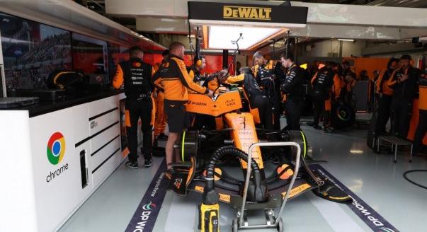 Ez okozta a McLaren dupla KO-ját Kínában – Norris járt rosszabbul