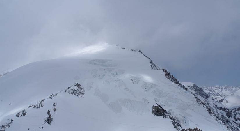 Síelők, riadó! Váratlan, kései hóbőség van Ausztriában