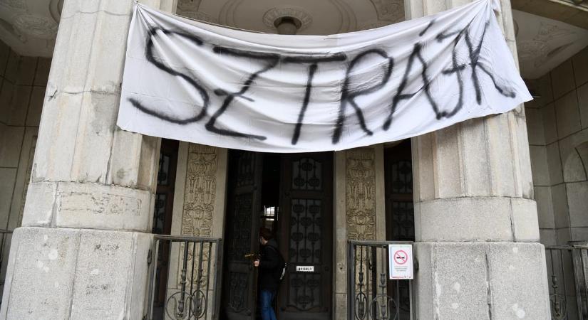 Március 30-án kétórás figyelmeztető sztrájkot tartanak a nevelést-oktatást segítők