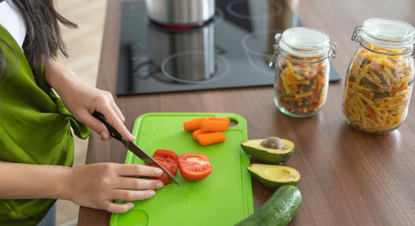 A létező legrosszabb anyag? Ezért ne használj ilyen vágódeszkát