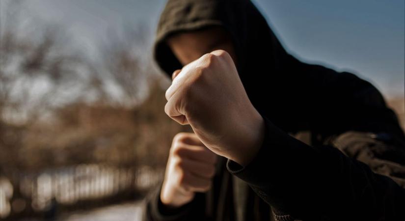 Brutális bántalmazás: agyba főbe vert egy férfit egy másik Kőszegen