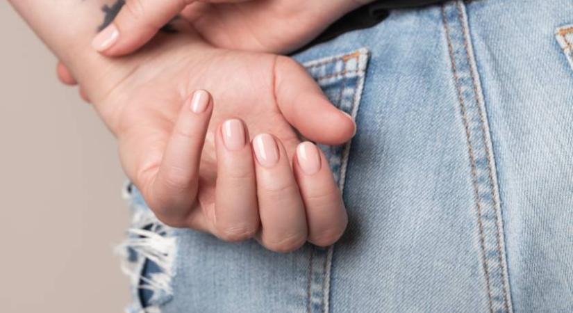 Nézd meg a körmöd: ezek az elváltozások komoly bajt is jelezhetnek