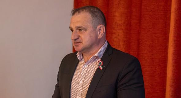 Munkaidőben gyűjtöttek aláírásokat a fideszes jelöltnek az Esztergomi Járási Hivatal dolgozói