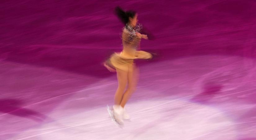 Izgalmak jégen és füvön csütörtökön – sport a tévében