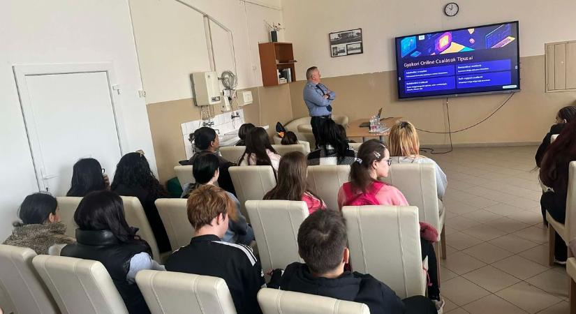 Fontos figyelmeztetést kaptak a diákok: drogprevenciós órát tartottak Polgáron