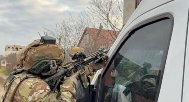 Okmányellenőrzéskor nyitott tüzet gépkarabélyból rendőrökre egy mozgósítást kerülő Odesszában, az elfogása során lelőtték