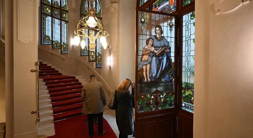 Hadházy: Fülöp-szigeteki és vietnámi vendégmunkások dolgoztak az MNB-székház 105 milliárdos felújításán