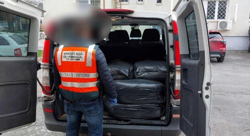 Így bukott le Kaposváron a szerb dohánycsempész 80 millió forintnyi árujával