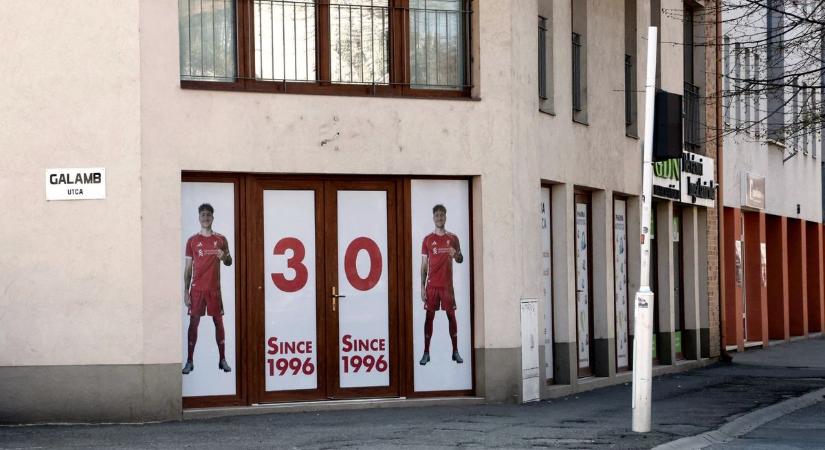 Martin 30. szülinapjára kirakatba került munkahelyén