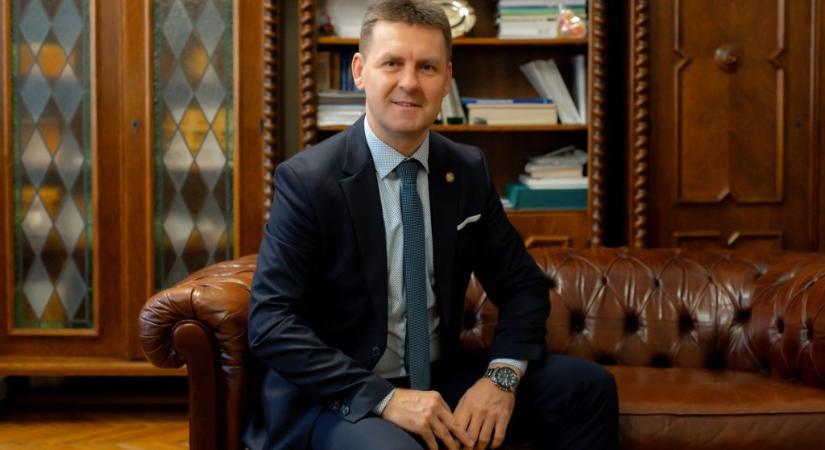 Szeged ellenzéki képviselője is visszalép a választáson való indulástól