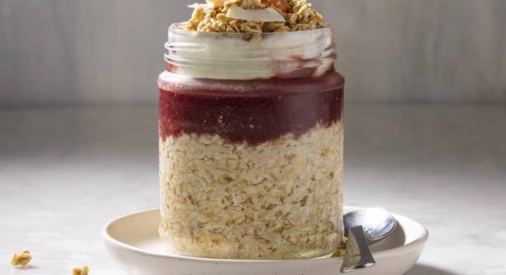 Egyéjszakás zabkása görög joghurttal: krémes és egészséges reggeli