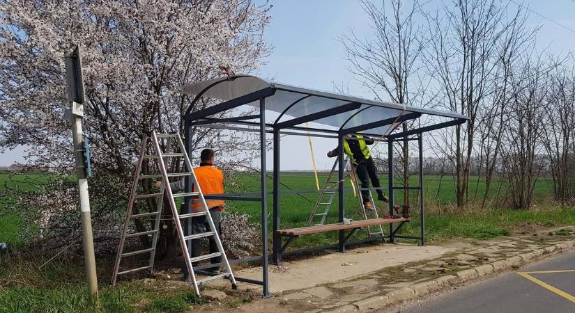 Megújulnak az ondódi buszmegállók – hamarosan befejeződik a felújítás