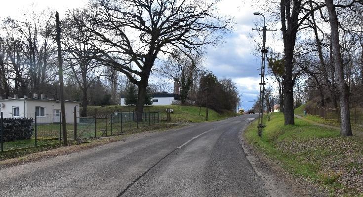 Úttesten pihenő részeget ütött el a gyorshajtó