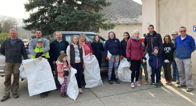 Együtt takarított három falu apraja-nagyja, 11 köbméter hulladékot szedtek össze