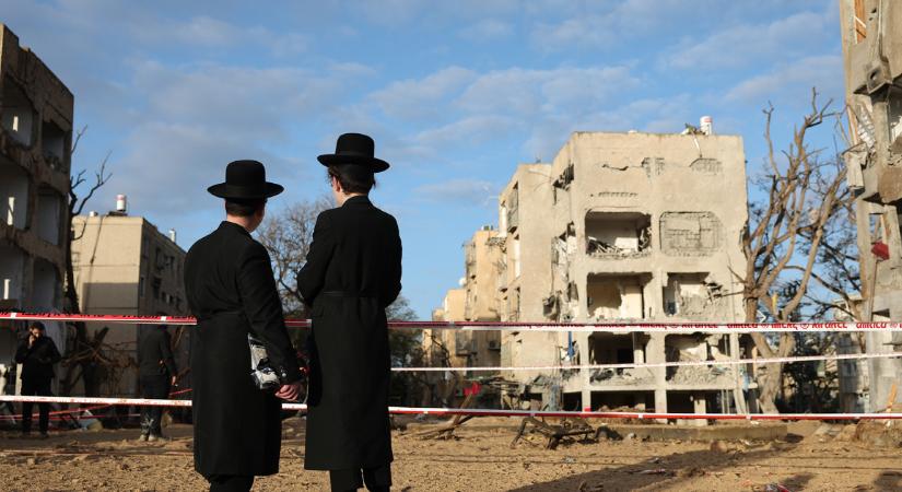 Halálos eső zúdul Izraelre – miért nem tud mit kezdeni a világ legjobb légvédelme a kazettás rakétákkal?