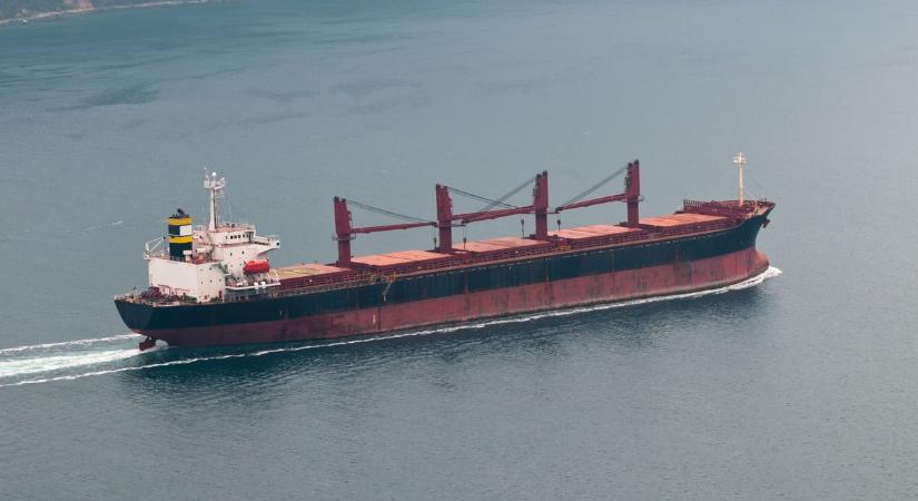 Drámai támadás a Fekete-tengeren: olajjal teli tartályhajót ért robbanás a Boszporusz közelében