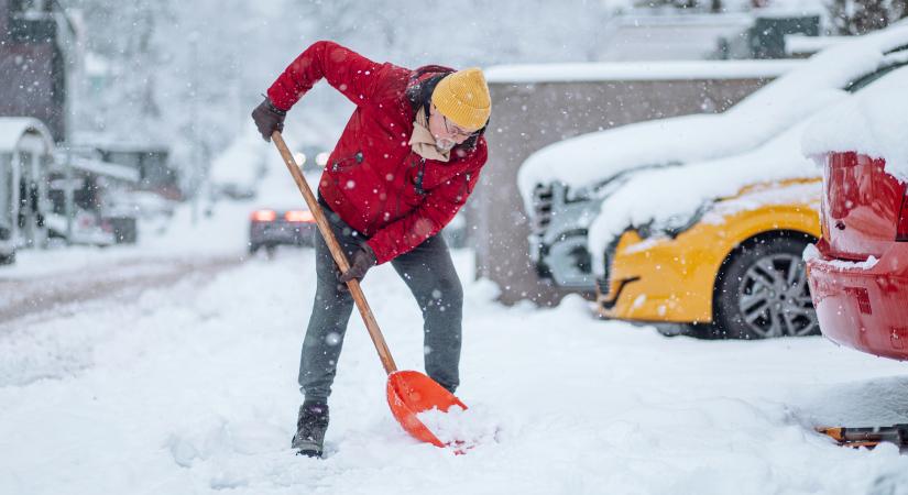 Itt csap le a havazás csütörtökön, 10 centi is eshet – készenlétben a hókotrók