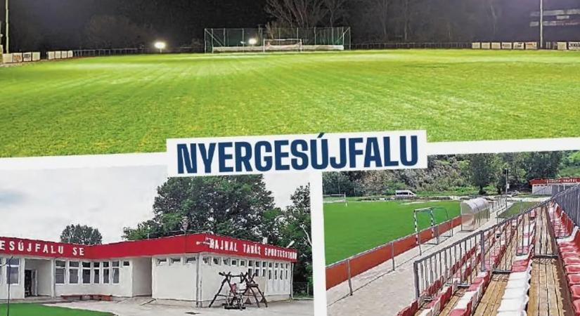 NS-képeslap: villanyfényes mérkőzések a pályán