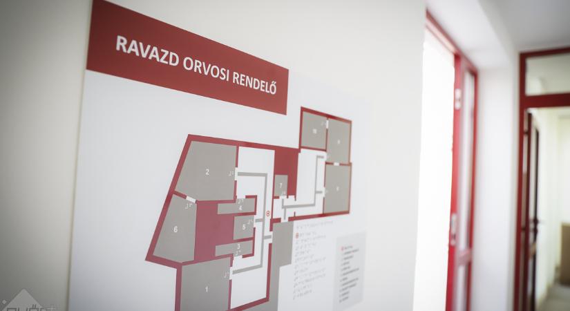 Jelentős fejlesztés Ravazdon: megújult az orvosi rendelő