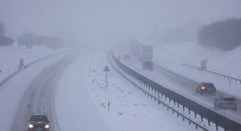 Horvátországra lecsapott a nagy hó, több helyen is nehézzé vált a közlekedés