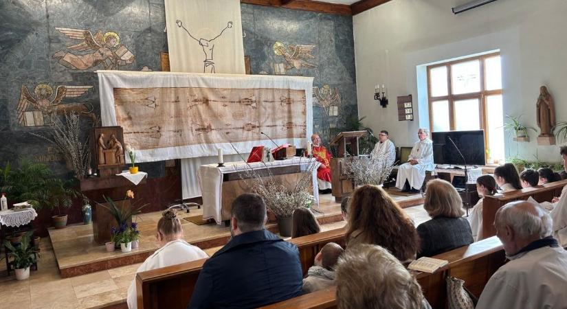 Székesfehérvárra érkezik a Torinói Lepel hiteles másolata