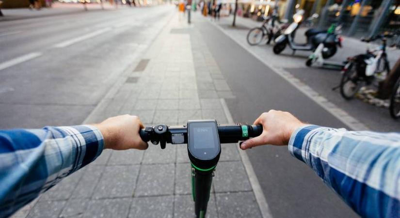 Ez történik, ha 25 km/h-nál átesel az e-roller kormányán: röntgenkép a 16 éves fiúról