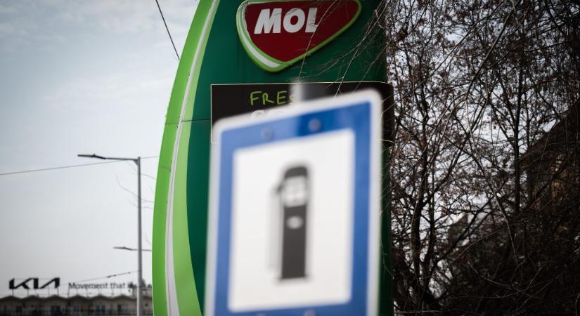 Fordulat jön pénteken az üzemanyagok piaci árában