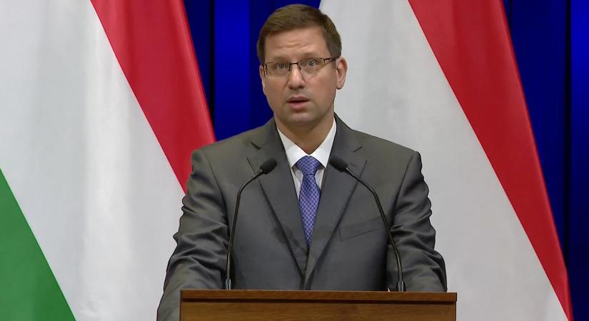 Gulyás Gergely ragaszkodik ahhoz, hogy más országok újságíróktól kérik el magyar miniszterek telefonszámát