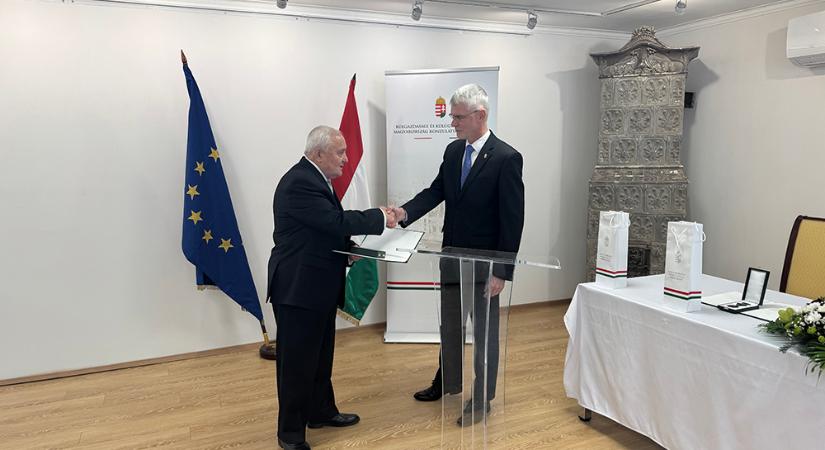 Magyar állami kitüntetések átadása a beregszászi konzulátuson