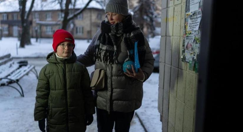 A háború nem kíméli a gyermekeket sem, Miskolctól pár óra hatalmas a szenvedés