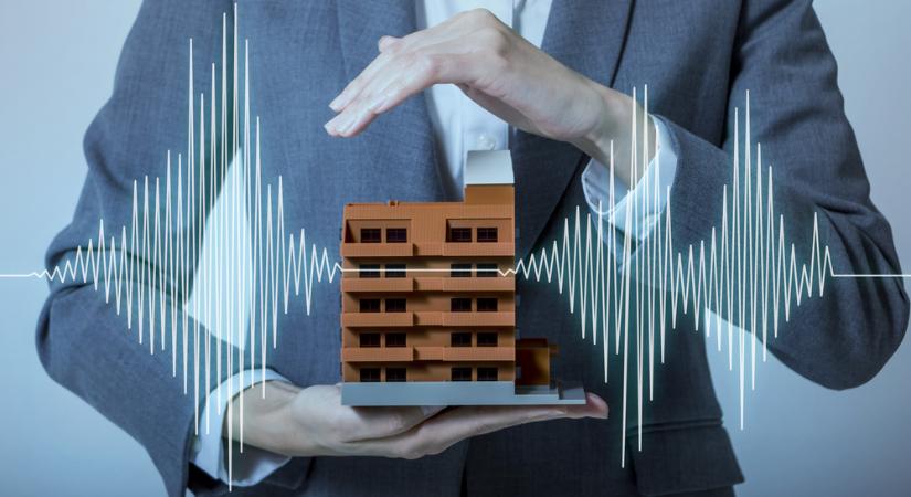 Megremegtek a bútorok, csörömpöltek az edények, repedtek a falak – földrengés okozott pánikot