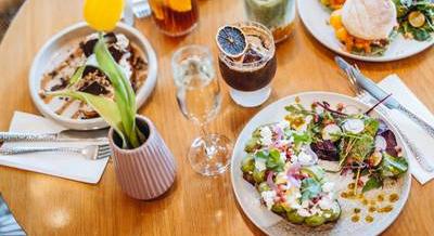 Kivirágzott Buda egyik kedvenc brunchozója – Új energiákkal nyílt meg a Bloom by Cinnamon