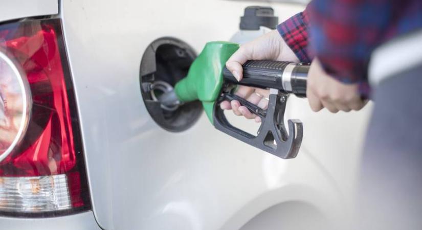 Meglepő változás jön pénteken a benzin és a gázolaj nagyüzemi árában