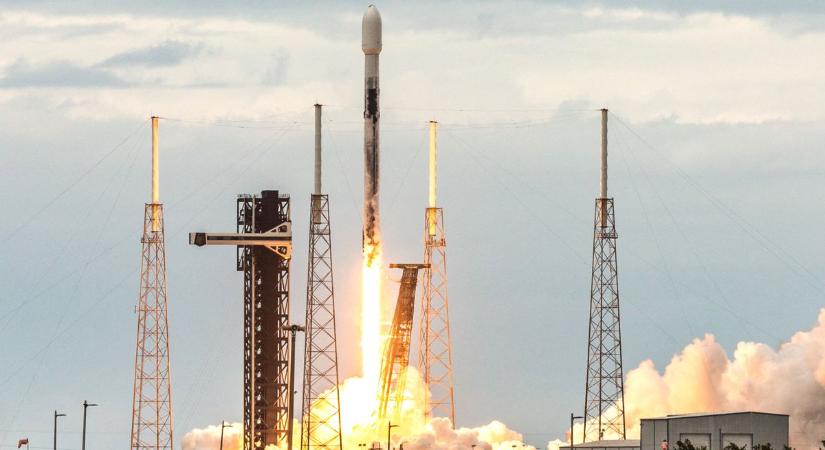 Rakétasebességgel törne fel a SpaceX: minden idők legnagyobb tőzsdei bevezetésére készül
