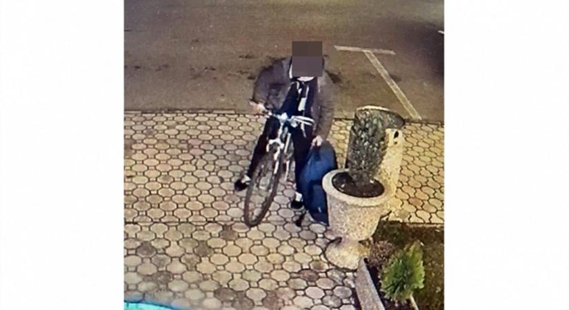 A győri casino mellől vitte el a milliós értékű táskát a tolvaj