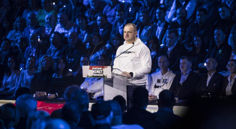 24.hu: munkaidőben gyűjtöttek aláírásokat állami alkalmazottak az esztergomi fideszes jelöltnek