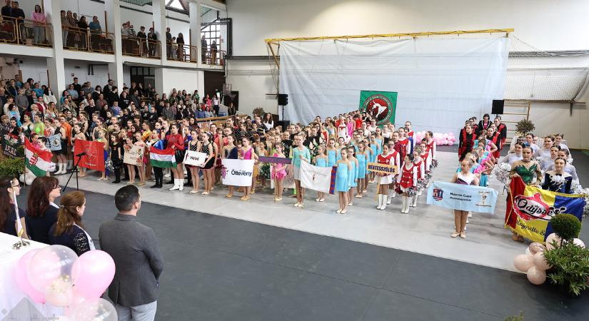 Bloom Open: mazsorettek versenyeztek az öttevényi sportcsarnokban