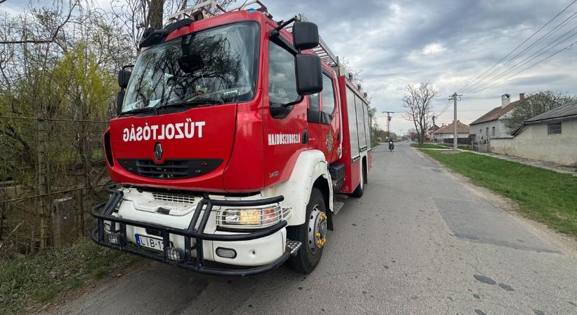 Veszélyes kábel lógott Hajdúszoboszlón, a tűzoltókat riasztották - fotókkal!