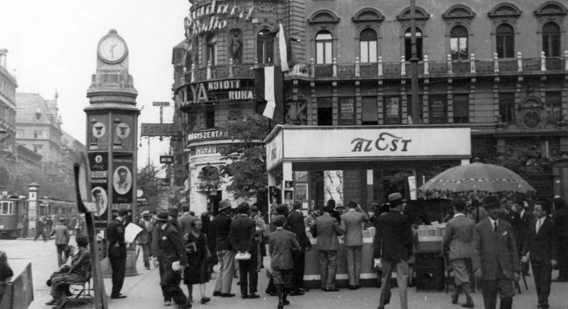 Retró galéria: ilyenek voltak a romantikus találkozások a köztéri órák alatt