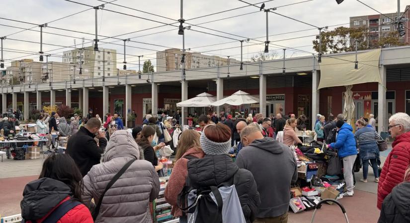 Újabb razzia Óbudán: takarítási szerződéseket vizsgáltak az ügyészek a piacnál