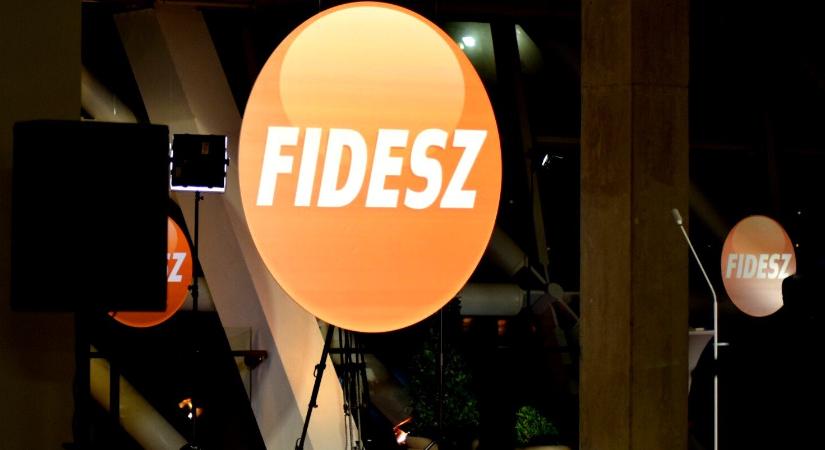 Újabb furcsaság: munkaidőben gyűjtöttek aláírást a fideszes jelöltnek állami alkalmazottak