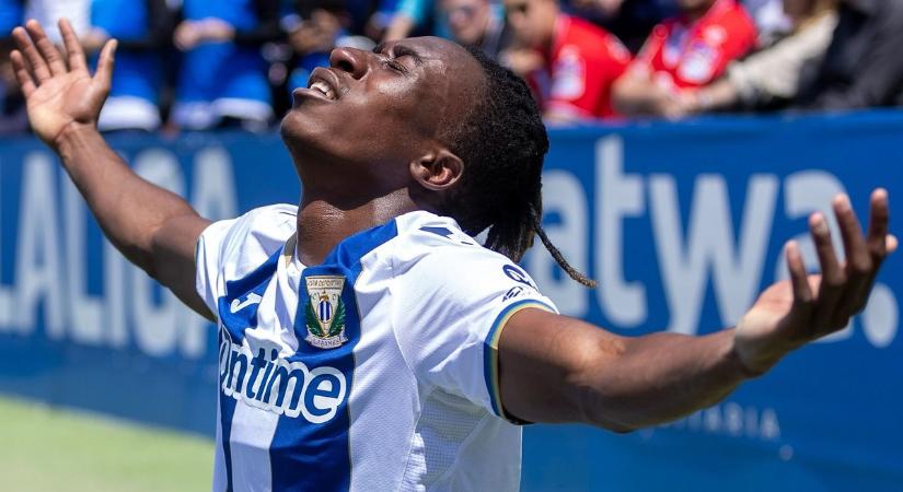 Könnyeivel küzd az új Szalah: súlyos tragédia nyomja a lelkét