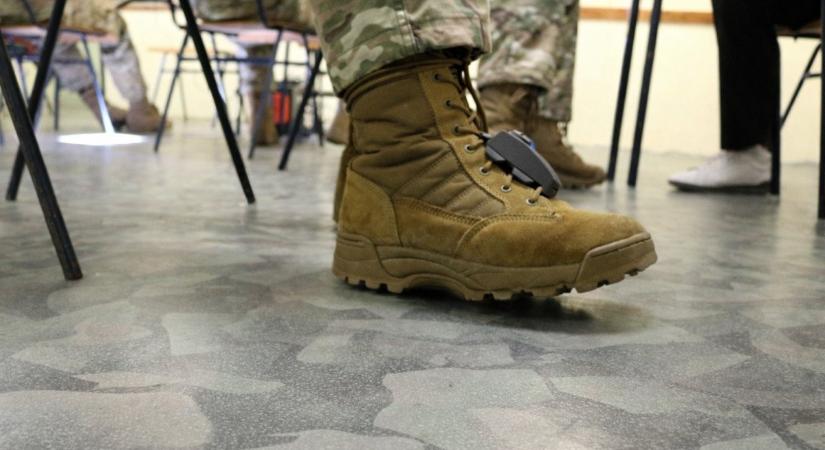 Bakancsra szerelt szenzorral kísérleteznek a győri kutatók